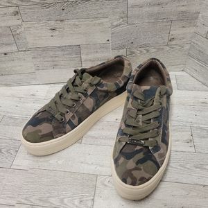 J/Slides NYC Camouflage Platform Sneakers Womens 6.5 Casual‎ Shoes